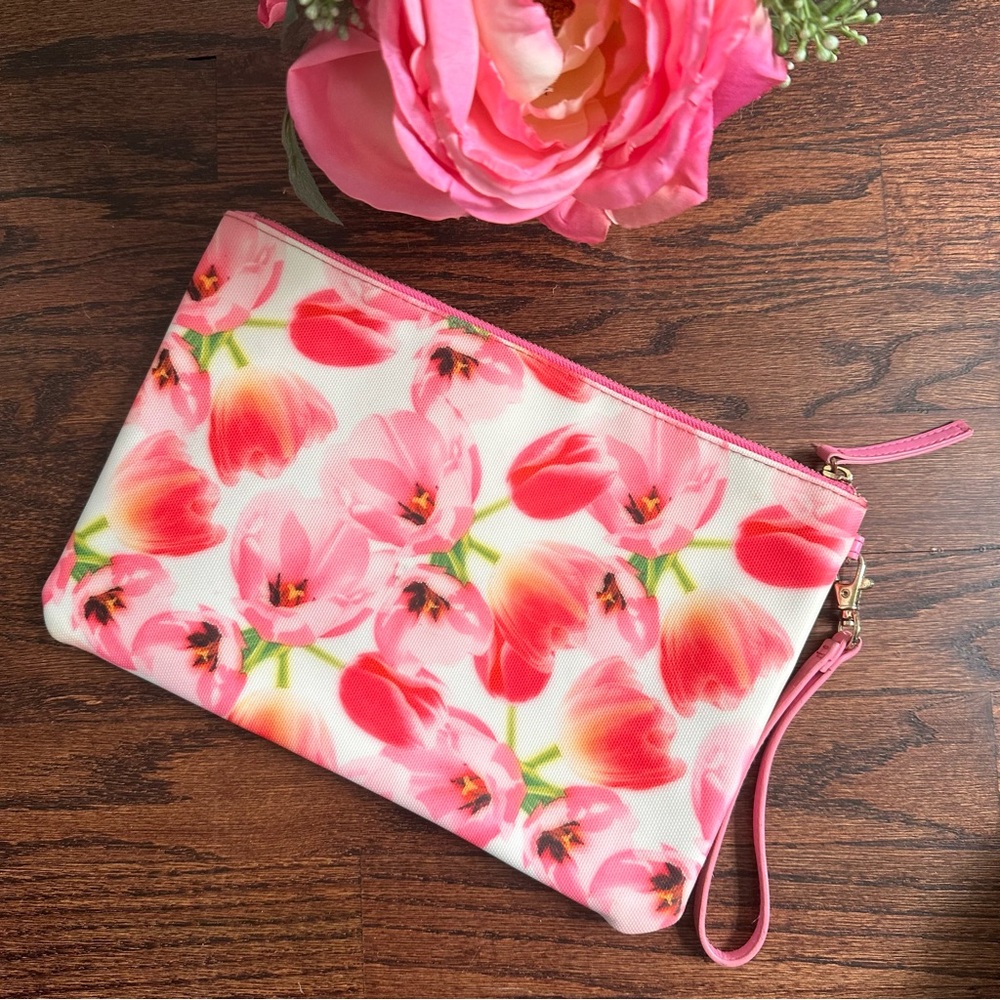 Punctuate Tulip print wristlet